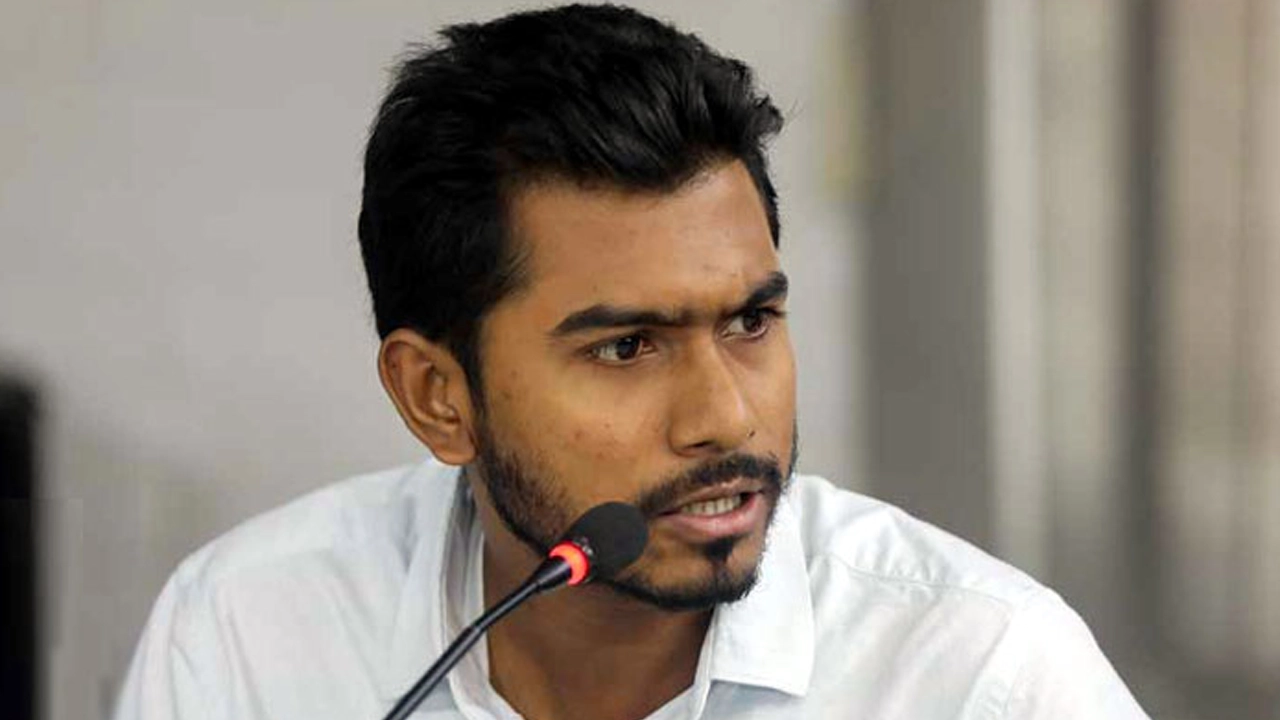 ছাত্র প্রতিনিধিদের এখন সরকার থেকে পদত্যাগ করা দরকার: ভিপি নুর